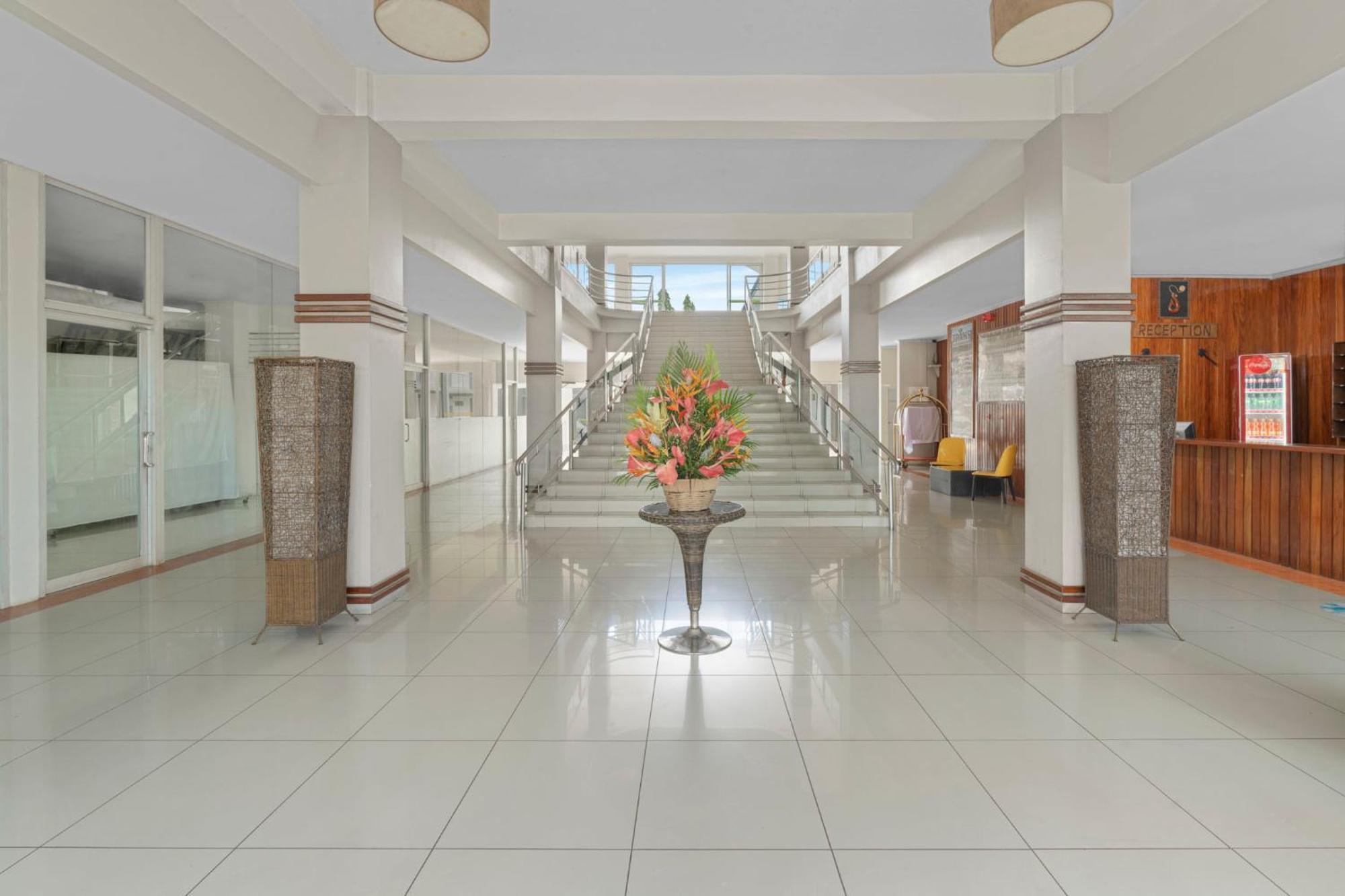Trans International Hotel Нади Екстериор снимка